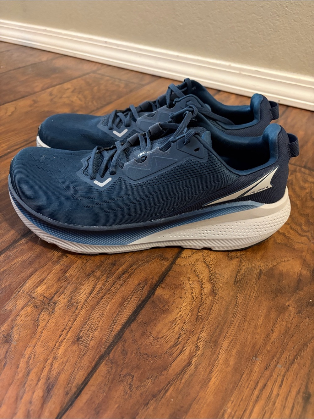 NWOT Men's Altra FWD Via running shoe